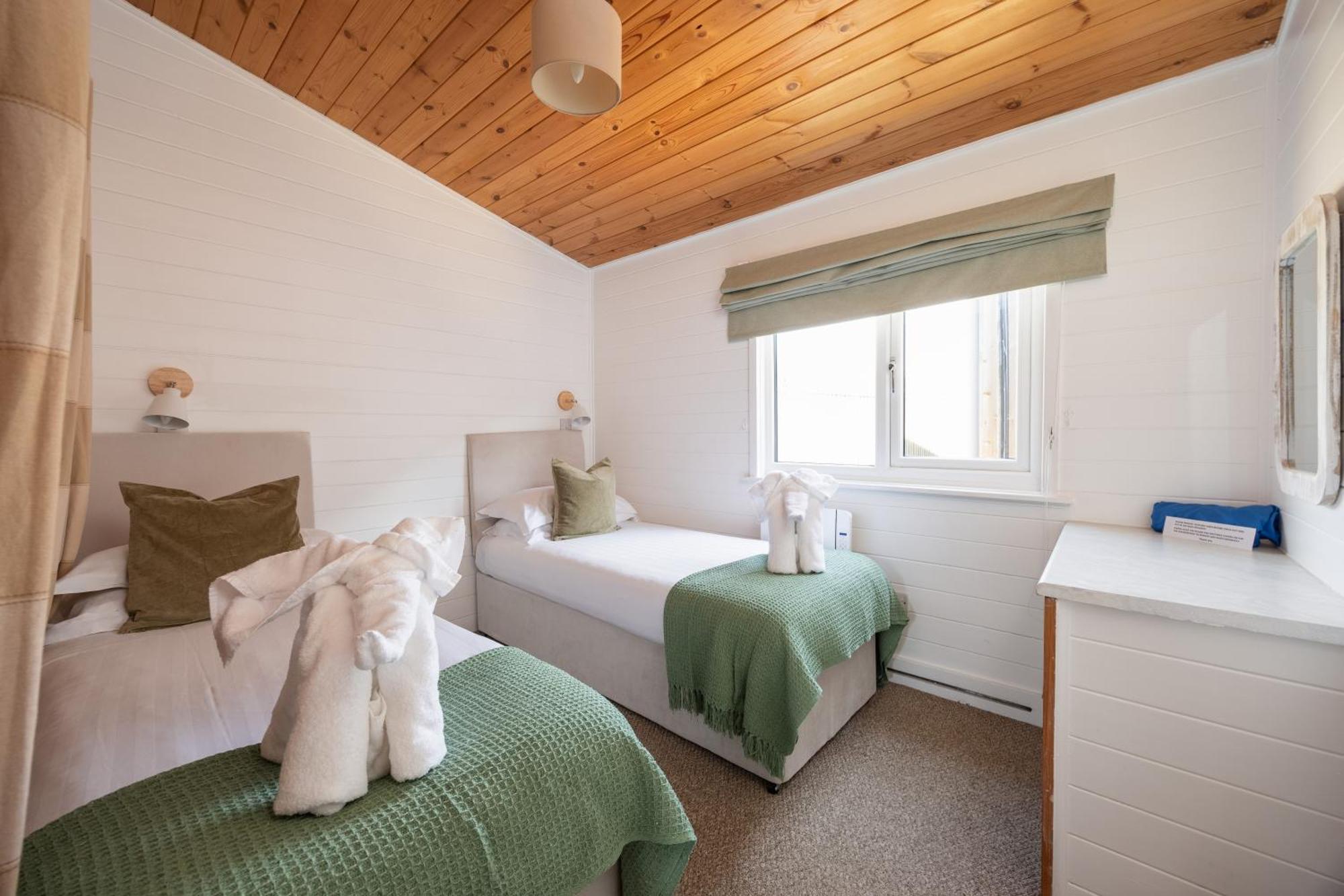 West Chalet At Tapnell Farm Ярмут Экстерьер фото