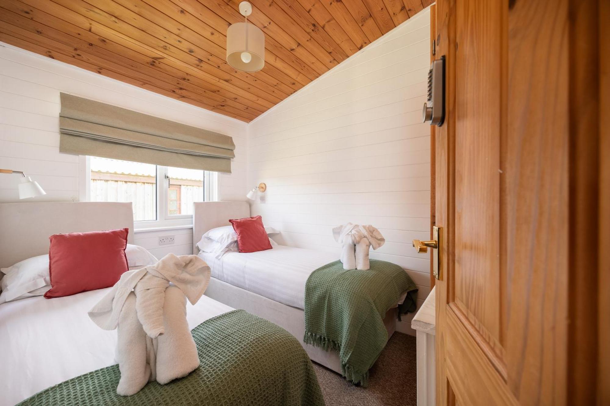 West Chalet At Tapnell Farm Ярмут Экстерьер фото